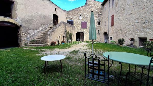 Loft de caractère 175 m² avec jardin et dépendances
