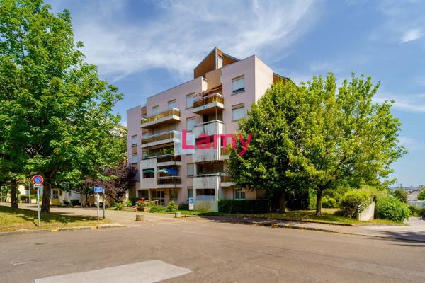 Annexe + appartement + parking