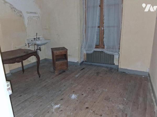 MAISON D'HABITATION A RENOVER 4 chambres terrain 1643 m²