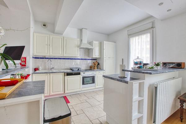 T5 3 CHAMBRES 98m² DOUBLE BALCON ET PARKING - MEULAN CENTRE