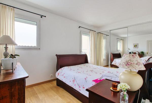 T5 3 CHAMBRES 98m² DOUBLE BALCON ET PARKING - MEULAN CENTRE