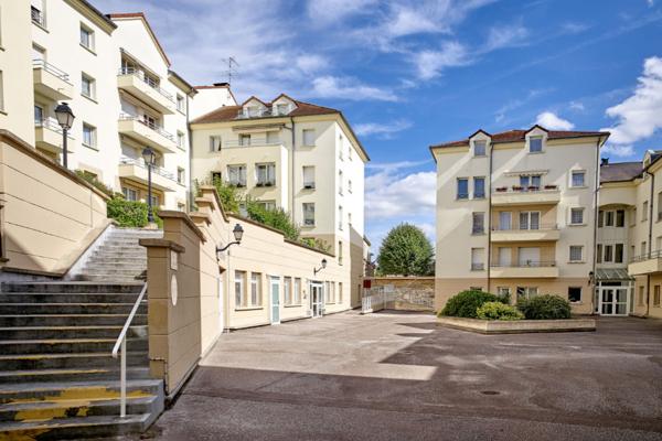 T5 3 CHAMBRES 98m² DOUBLE BALCON ET PARKING - MEULAN CENTRE