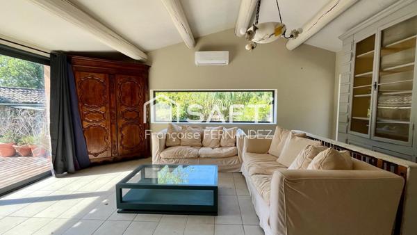 Villa T6 avec piscine, dépendances sur 4700 m² de Terrain