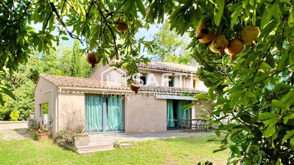 Villa T6 avec piscine, dépendances sur 4700 m² de Terrain