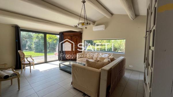 Villa T6 avec piscine, dépendances sur 4700 m² de Terrain