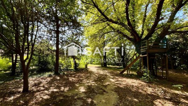 Villa T6 avec piscine, dépendances sur 4700 m² de Terrain