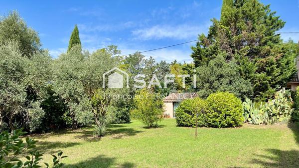 Villa T6 avec piscine, dépendances sur 4700 m² de Terrain