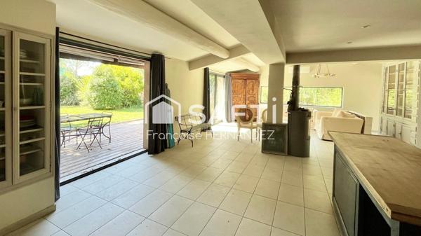 Villa T6 avec piscine, dépendances sur 4700 m² de Terrain