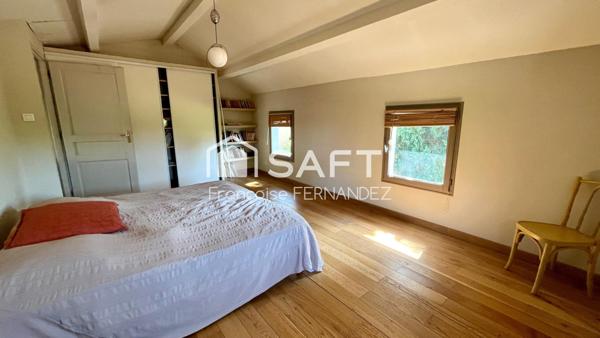 Villa T6 avec piscine, dépendances sur 4700 m² de Terrain