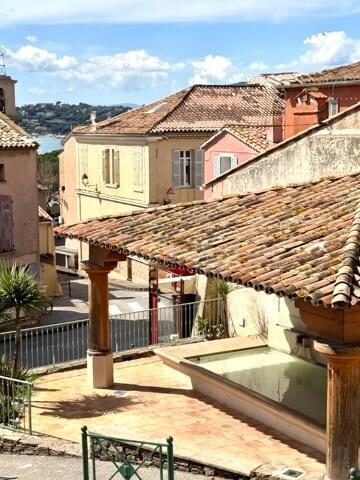 Sainte-Maxime-200m de la mer- appartement/bureaux apercu mer 109m2