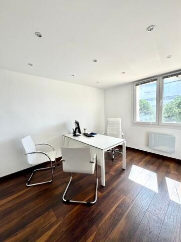 Sainte-Maxime-200m de la mer- appartement/bureaux apercu mer 109m2