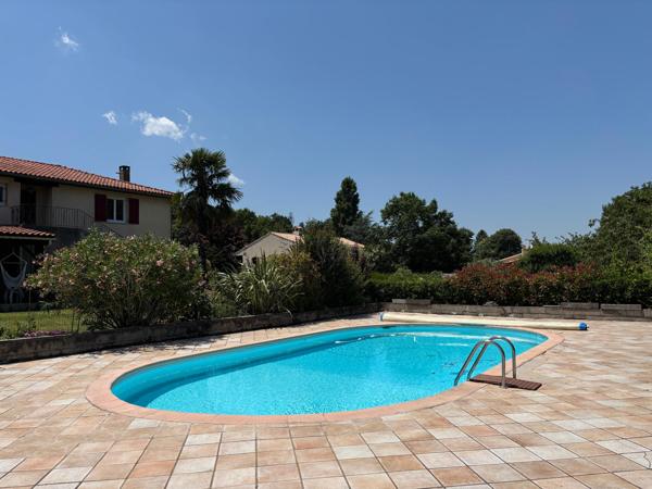 Villa coup de coeur sous sol complet 4 chambres  et piscine