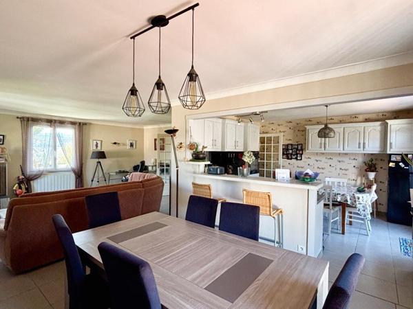 Villa coup de coeur sous sol complet 4 chambres  et piscine