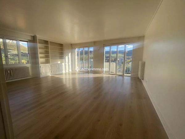 Location Appartement 5 pièces 142 m2 à Millau