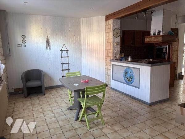 BAISSE DE PRIX IMPORTANTE :
A VENDRE au CROTOY, en centre ville, à proximité du Port, de la pl...