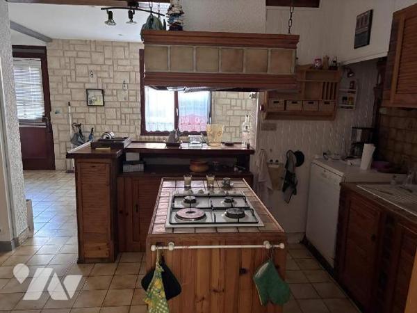 BAISSE DE PRIX IMPORTANTE :
A VENDRE au CROTOY, en centre ville, à proximité du Port, de la pl...