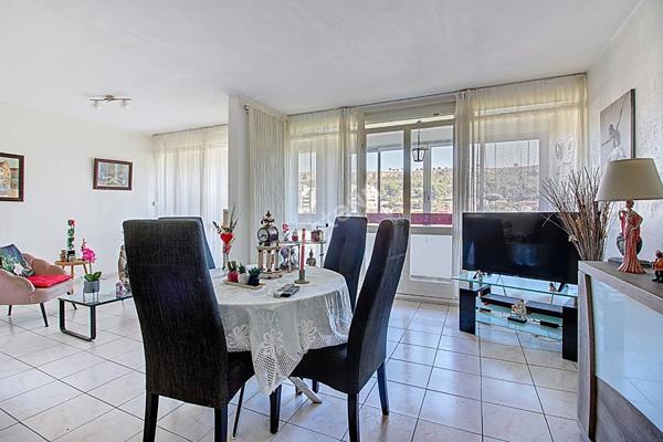 Appartement Vitrolles 4 pièces de 78 m² environ au dernier étage avec ascenseur