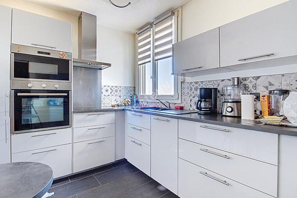 Appartement Vitrolles 4 pièces de 78 m² environ au dernier étage avec ascenseur