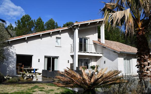 Maison à vendre    6 pièces •  Saint-Julien-en-Born