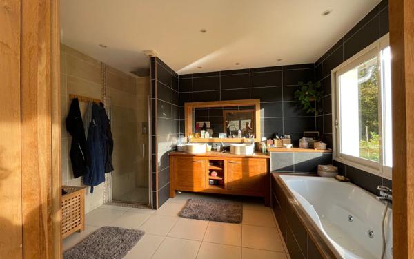 Maison à vendre    6 pièces •  Saint-Julien-en-Born