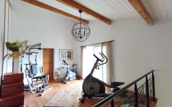 Maison à vendre    6 pièces •  Saint-Julien-en-Born