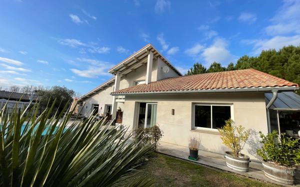 Maison à vendre    6 pièces •  Saint-Julien-en-Born