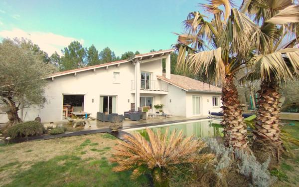 Maison à vendre    6 pièces •  Saint-Julien-en-Born