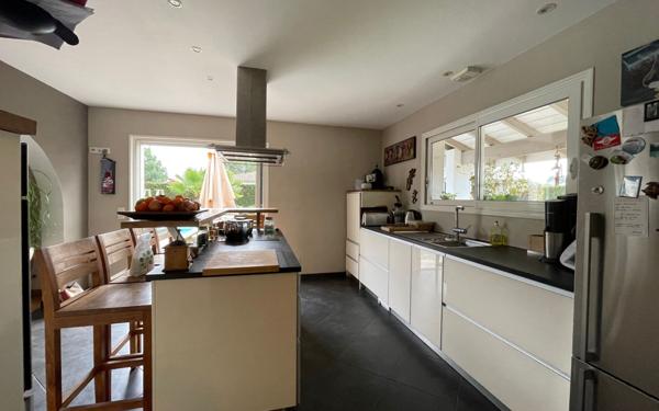 Maison à vendre    6 pièces •  Saint-Julien-en-Born