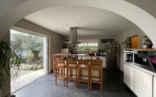 Maison à vendre    6 pièces •  Saint-Julien-en-Born