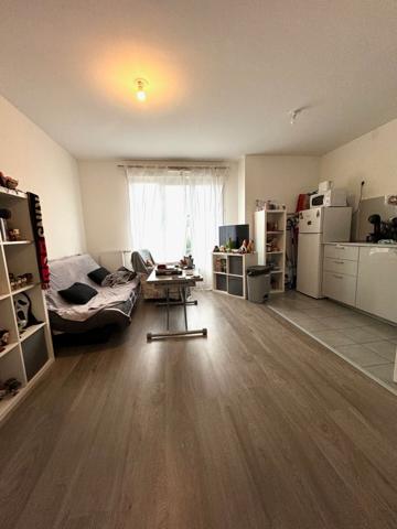 Appartement récent 2 pièces 40m2 + 2 pkgs!!