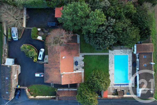 Maison à vendre  12 pièces - 338 m2 CLAVETTE - 17