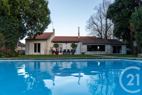 Maison à vendre  12 pièces - 338 m2 CLAVETTE - 17