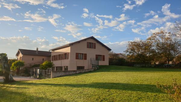 A 40 minutes de Lyon 8, belle villa de 450m² avec piscine intérieure sur 3 224 m² de terrain clos Lyon (69008)