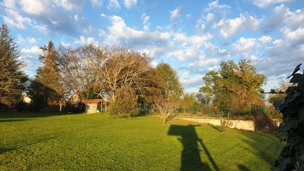 A 40 minutes de Lyon 8, belle villa de 450m² avec piscine intérieure sur 3 224 m² de terrain clos Lyon (69008)