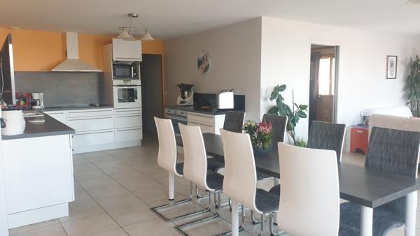 A 40 minutes de Lyon 8, belle villa de 450m² avec piscine intérieure sur 3 224 m² de terrain clos Lyon (69008)