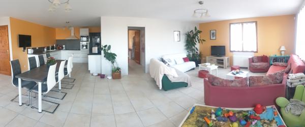 A 40 minutes de Lyon 8, belle villa de 450m² avec piscine intérieure sur 3 224 m² de terrain clos Lyon (69008)