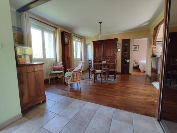 rénovée, pour un couple, conviendra à une personne âgée.