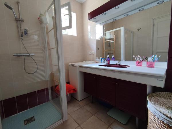 rénovée, pour un couple, conviendra à une personne âgée.