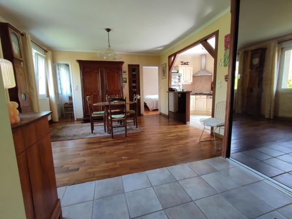 rénovée, pour un couple, conviendra à une personne âgée.