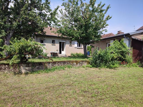 rénovée, pour un couple, conviendra à une personne âgée.