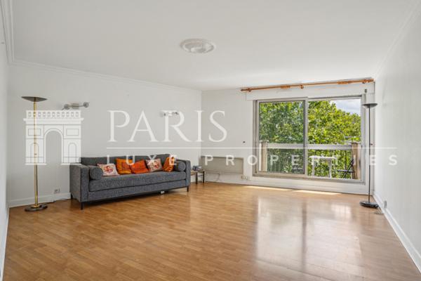 Paris 75019 - Buttes Chaumont - 3 pièces - 2 chambres - 77.16 m² + balcon