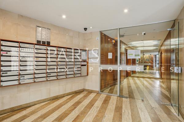 Paris 75019 - Buttes Chaumont - 3 pièces - 2 chambres - 77.16 m² + balcon