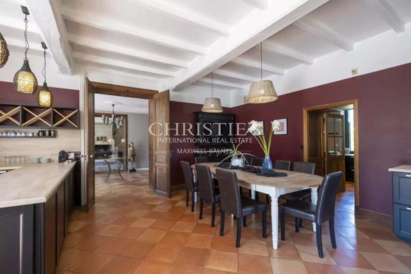 Elégante Maison de Maître de 12 pièces, 7 suites, cachet historique et prestations de luxe