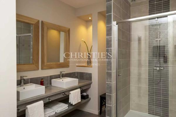 Elégante Maison de Maître de 12 pièces, 7 suites, cachet historique et prestations de luxe