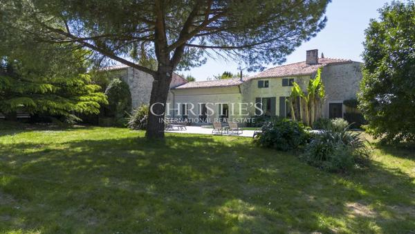 Elégante Maison de Maître de 12 pièces, 7 suites, cachet historique et prestations de luxe