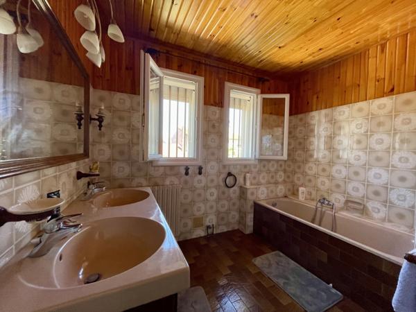 Maison
         6 pièces
        - 153 m² 235 000 € *