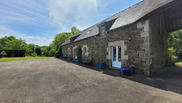 Rare à la vente – Ensemble de gîtes rénovés dans un cadre naturel d’exception – Cléguérec (56480)