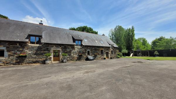 Rare à la vente – Ensemble de gîtes rénovés dans un cadre naturel d’exception – Cléguérec (56480)