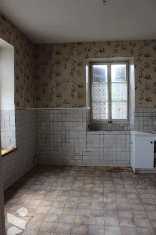 Spacieuse maison d'habitation à rénover avec deux appartements sur un terrain de 1047m².