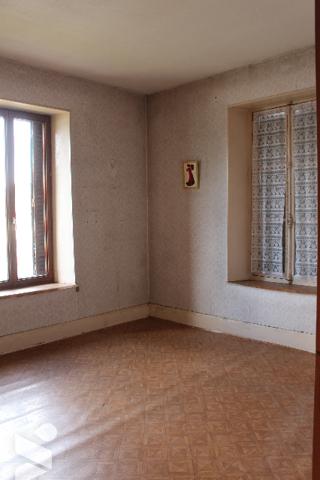 Spacieuse maison d'habitation à rénover avec deux appartements sur un terrain de 1047m².